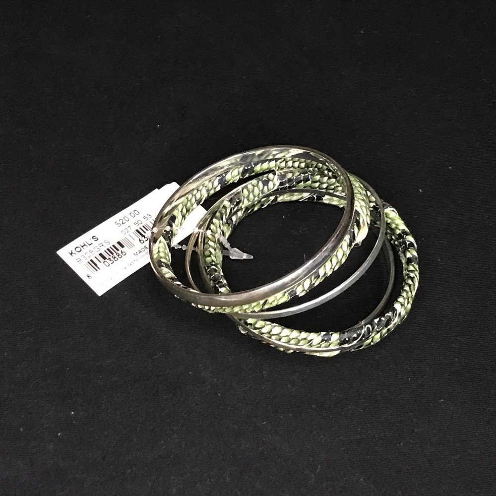 APT9 (Green) Snake and Silver Linked Bracelet